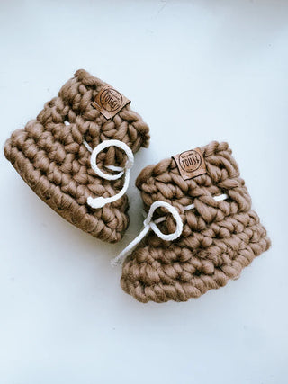 Pantoufles crochetées bottines (NB-18 Mois) Cappuccino